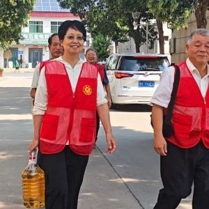 致敬英雄！巩义市志愿服务联合会开展迎“八一”慰问抗战老兵活动