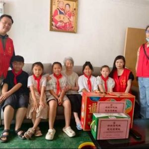 巩义市杜甫路街道民政服务站开展建军节退役军人慰问关爱活动