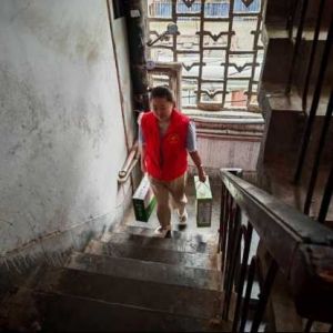 巩义市杜甫路街道开展“中华慈善日”主题活动