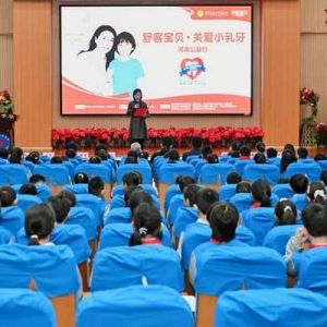 关爱小乳牙，守护健康笑——“舒客宝贝”口腔健康公益活动走进开封市两所校园