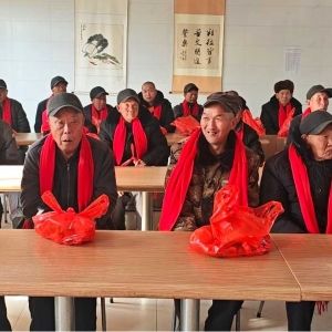 巩义爱之光公益：“志愿红”情暖敬老院 花样服务守护“夕阳红”