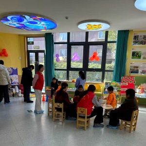 西堡社区儿童托育成长中心开展 “毛毛虫的美食派对” 小班食育体验课