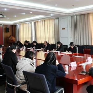 荥阳法院召开律师座谈会