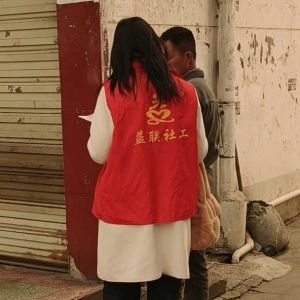 【确山】确山县园林路：2月22日暖心开展“护骨现在做 健康为家国”公益活动