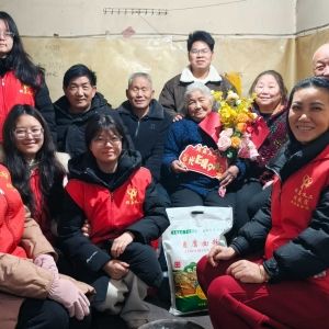 岁月留痕，爱润心田——辉县义工与寻亲老人郭合英全家福