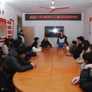 筑牢安全防线：富强社区携手惠诚社工守护未成年人健康成长