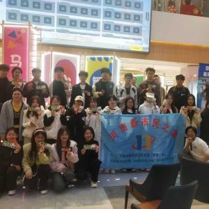 河南新市民：电竞燃动青春！尚座中心上演“和平精英”友谊赛