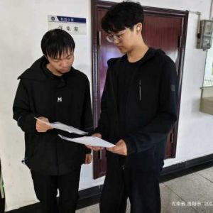 护骨现在做 健康为家国 我校开展预防骨质疏松校园志愿宣传活动