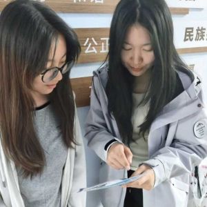 【郑州】3月29日尹子怡开展第1场“护骨现在做 健康为家国”公益活动