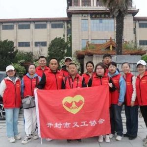 开封市义工协会周末两天入户回访调查60户遇困乡村学生家庭