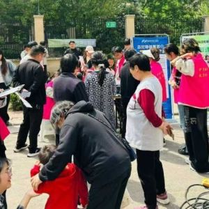 郑州益联社工联合菲尼斯体育开展2026健康郑州早筛公益行走进金科城1号院