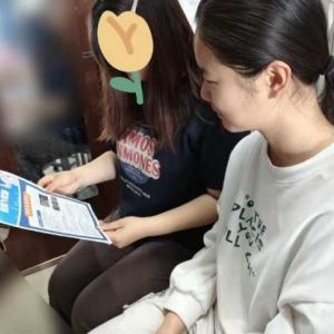 【洛阳】2026年4月25日鲁佳怡和许利亚开展第一场“护骨现在做 健康为家国”公益活动