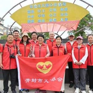 开封市义工协会利用周末休息时间助学回访18名遇困学生
