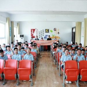 童心沐党恩 平安过“六一” 遂平惠诚社工