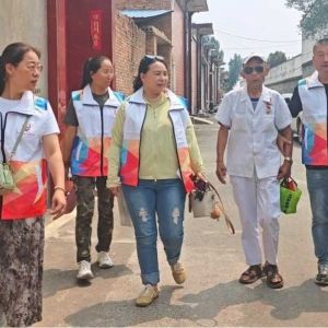 巩义市河洛志愿者协会开展“情暖端午·关爱老兵” 走访慰问活动