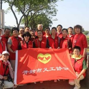 开封市义工协会到乡村敬老院开展端午节敬老志愿服务活动