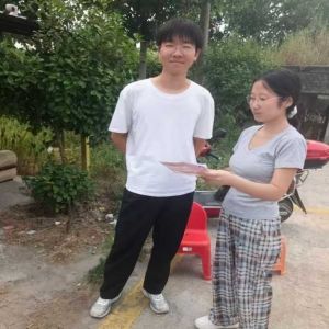 【平顶山】护骨科普进乡村 青春力量守护少年骨骼健康