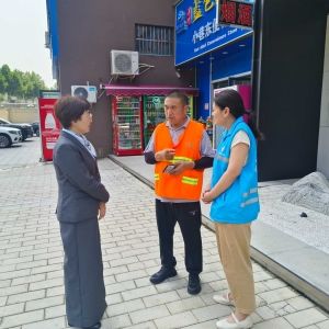 巩义市桐和社区工会驿站开展“夏日送清凉”慰问活动