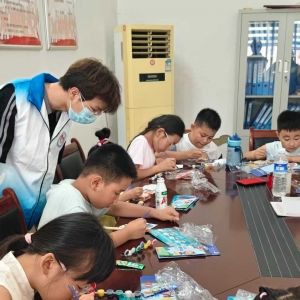 党建引领聚青春 志愿服务暖盛夏——遂平惠诚社工开展暑期社区公益活动